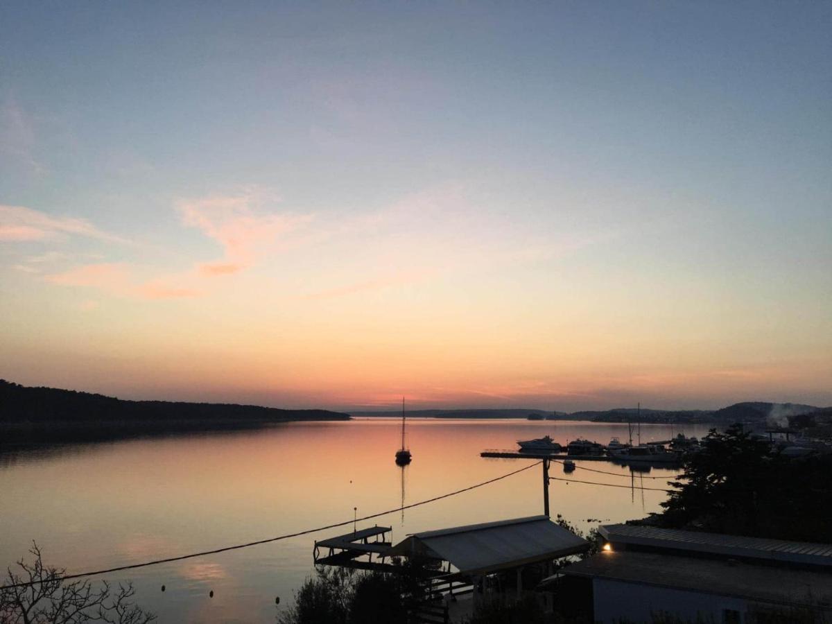 Meduza B&B Barbat na Rabu Εξωτερικό φωτογραφία
