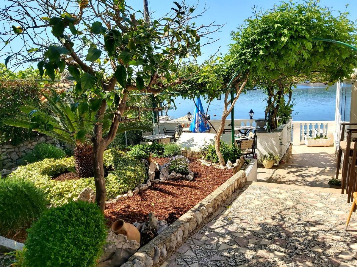 Meduza B&B Barbat na Rabu Εξωτερικό φωτογραφία